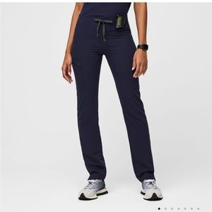 Figs Yola Skinny Scrub Pant in navy, size medium petite